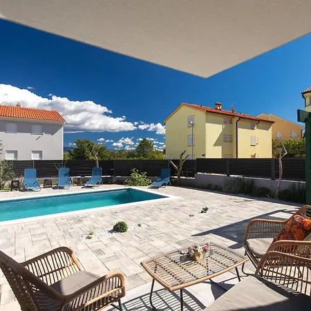 Apartment Patrick With Private Pool Cizici Exterior photo