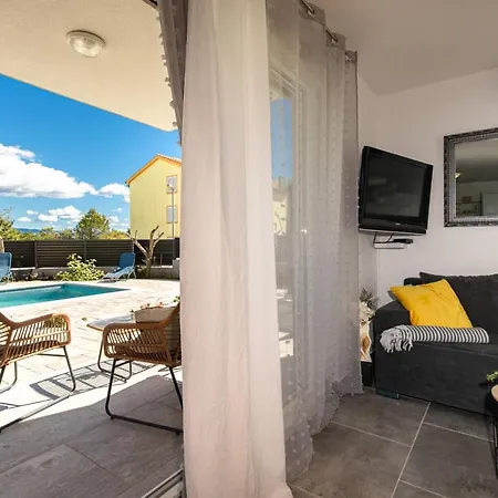 Apartment Patrick With Private Pool Cizici Exterior photo