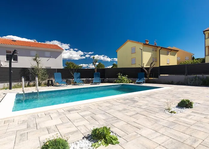 Apartment Patrick With Private Pool