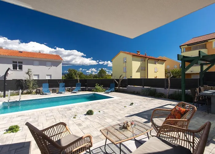 Apartment Patrick With Private Pool