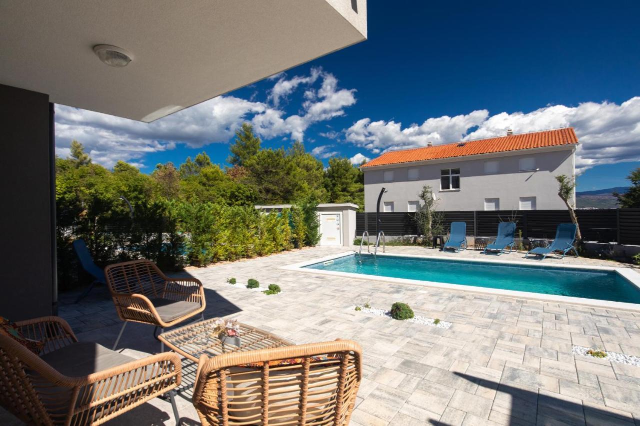 Apartment Patrick With Private Pool Cizici