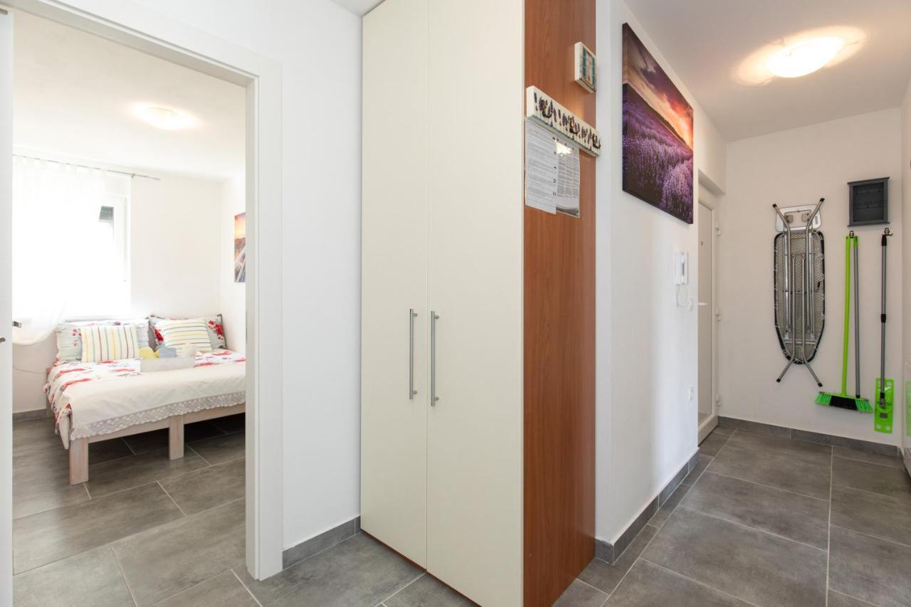 Apartment Patrick With Private Pool Cizici